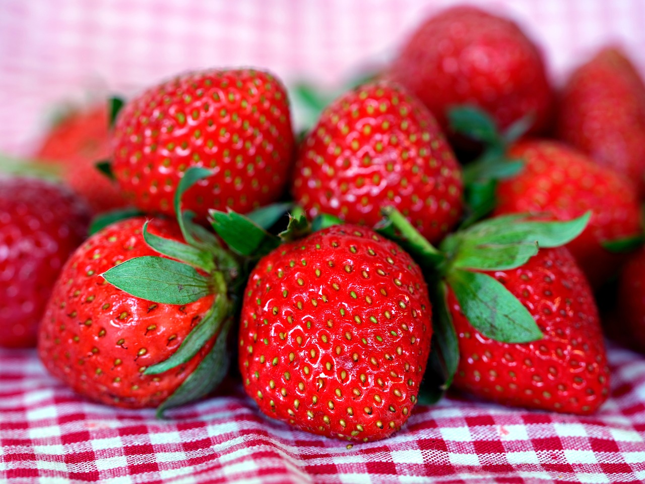 Strawberries 7397925 1280